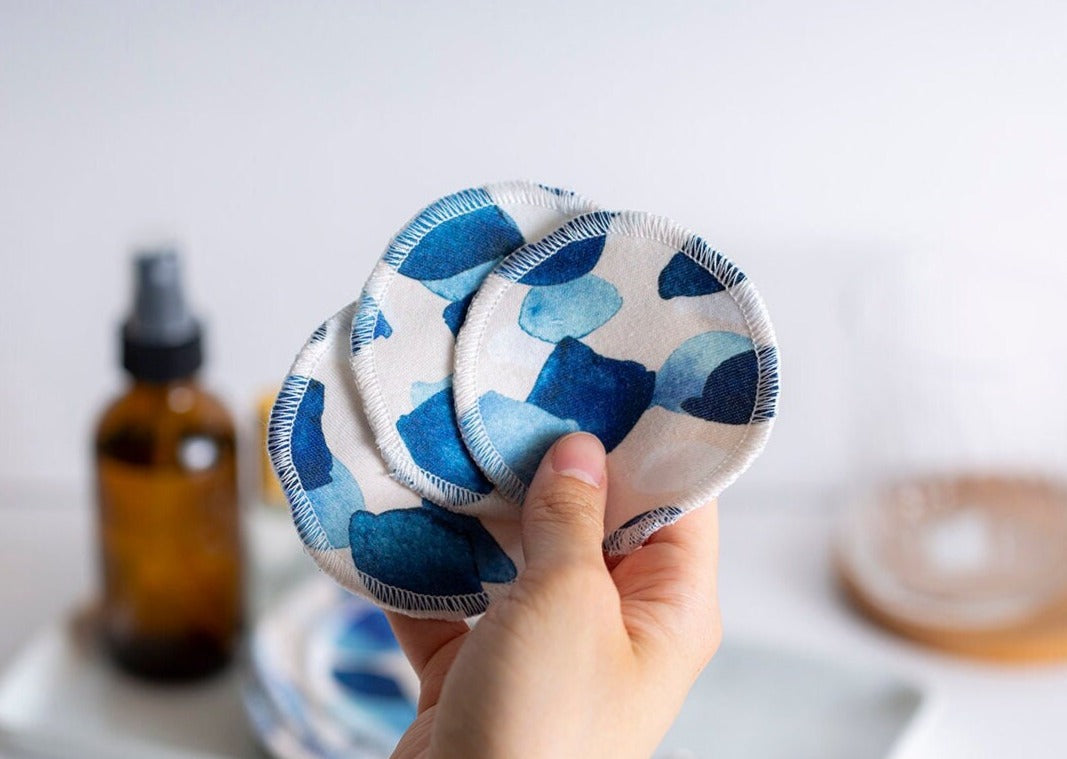 zero waste cotton rounds in blue and pink